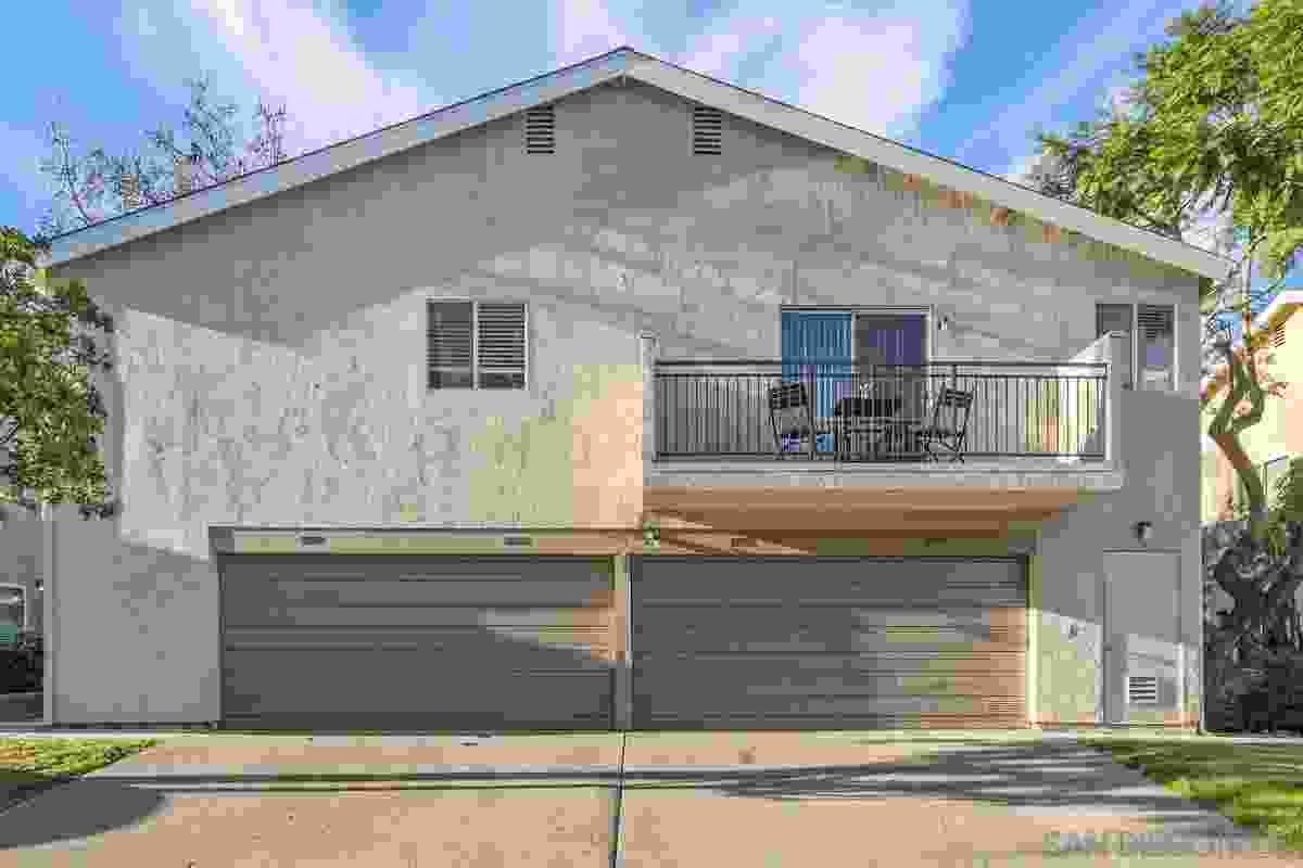 7884 Camino Glorita, University City CA 92122 | Townhouse 0