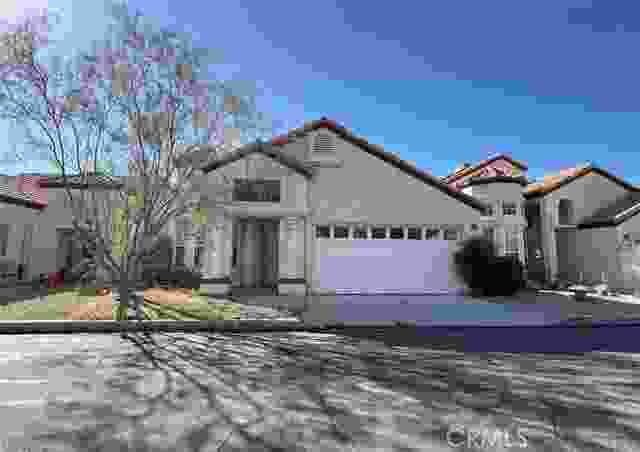 19193 Pine Way, Apple Valley Ca 92308 | Detached 0