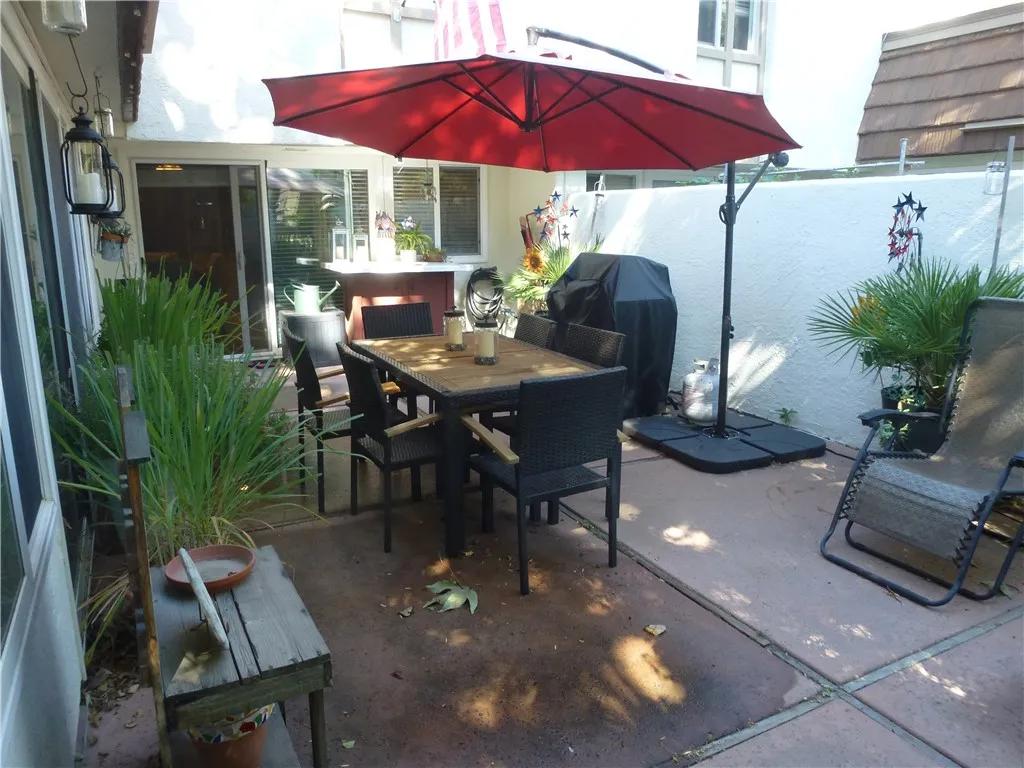 10449 Larwin Avenue # 4, Chatsworth Ca 91311 | Townhouse 6