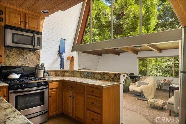 405 Kuffel, Lake Arrowhead CA 92352 | Detached 8