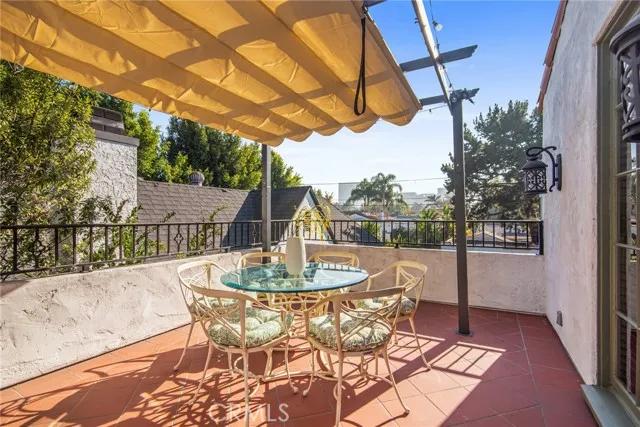 8246 4th Street, Los Angeles Ca 90048 | Detached 42