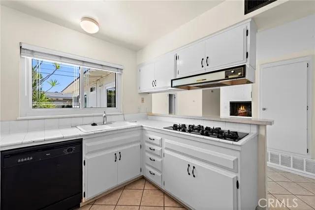 2925 Baker Street, Costa Mesa Ca 92626 | Detached 6