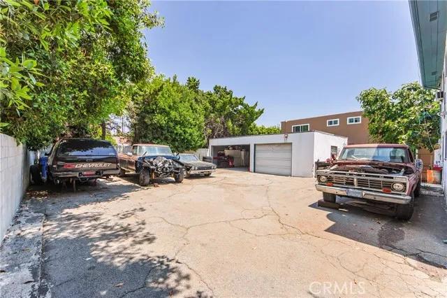 15047 Victory Boulevard, Van Nuys Ca 91411 | Multi Family 4