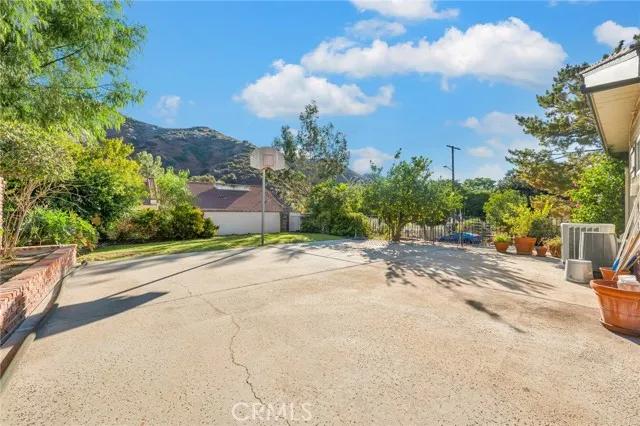 9256 Elben Avenue, Sun Valley Ca 91352 | Detached 6