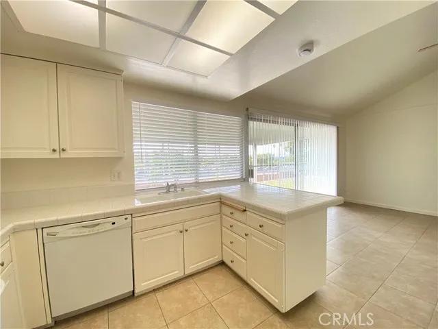 330 W Campus View Drive, Riverside Ca 92507 | Detached 9