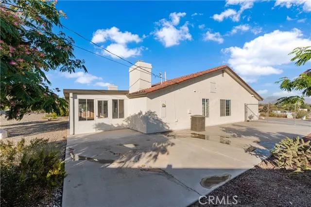 18680 Siskiyou Road, Apple Valley Ca 92307 | Detached 42