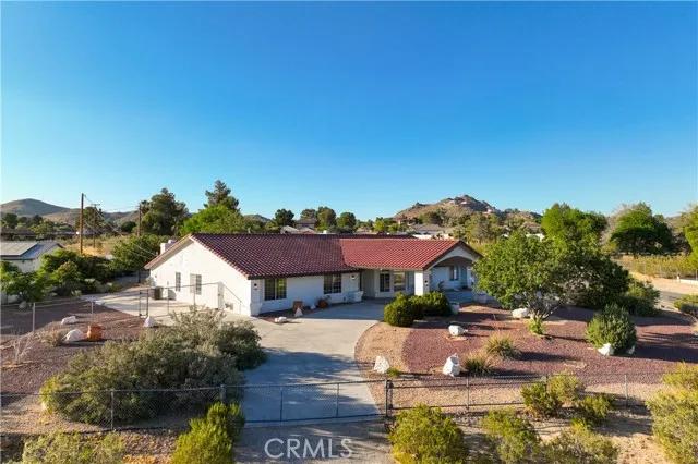 18680 Siskiyou Road, Apple Valley Ca 92307 | Detached 63