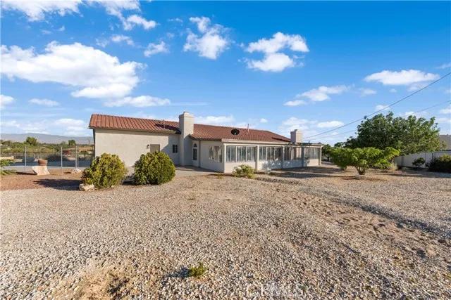 18680 Siskiyou Road, Apple Valley Ca 92307 | Detached 44