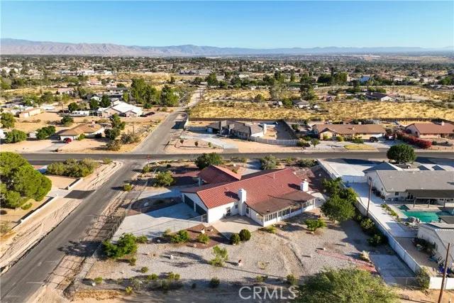 18680 Siskiyou Road, Apple Valley Ca 92307 | Detached 56