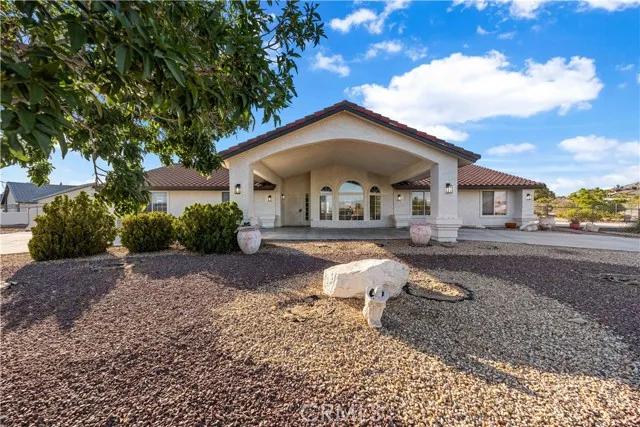 18680 Siskiyou Road, Apple Valley Ca 92307 | Detached 1