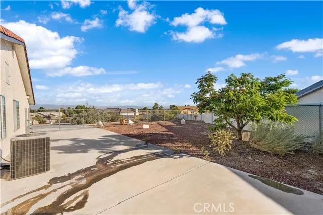 18680 Siskiyou Road, Apple Valley Ca 92307 | Detached 40