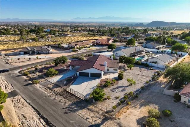 18680 Siskiyou Road, Apple Valley Ca 92307 | Detached 55