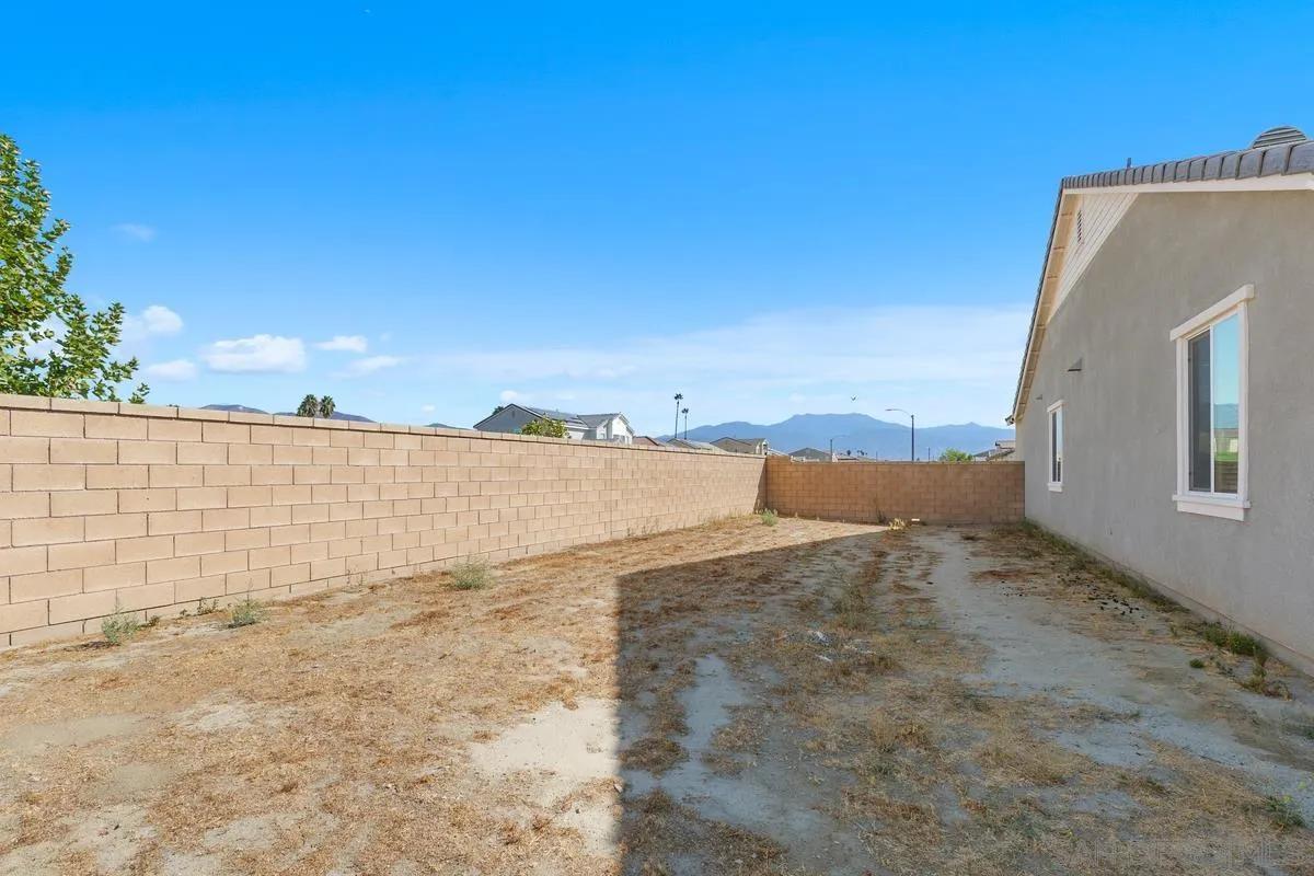 1033 Haviture Way, Hemet Ca 92543 | Detached 20