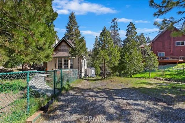 858 Grass Valley Road, Lake Arrowhead Ca 92352 | Detached 33