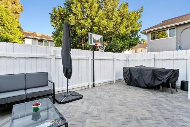 9682 Bickley Drive # 3, Huntington Beach Ca 92646 | Townhouse 19