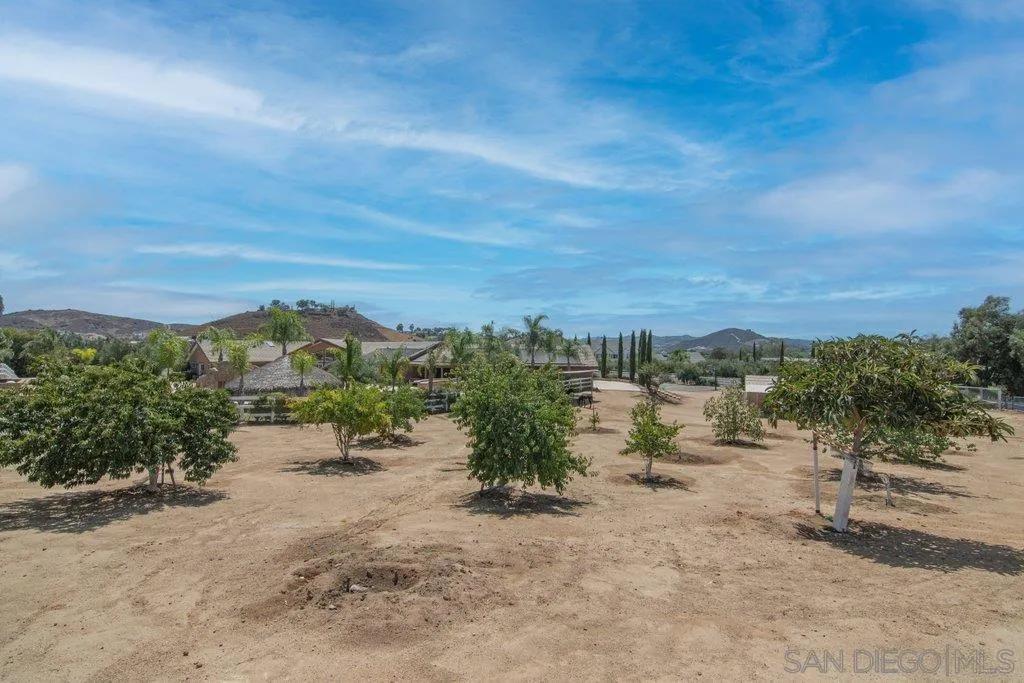 37789 Avenida La Cresta, Murrieta Ca 92562 | Detached 41