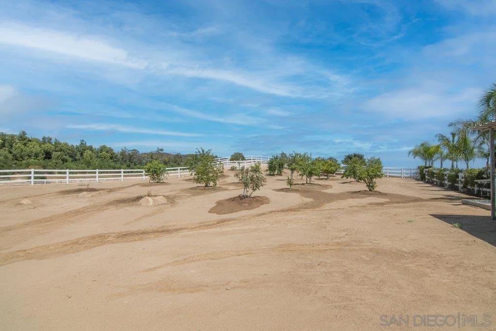 37789 Avenida La Cresta, Murrieta Ca 92562 | Detached 38