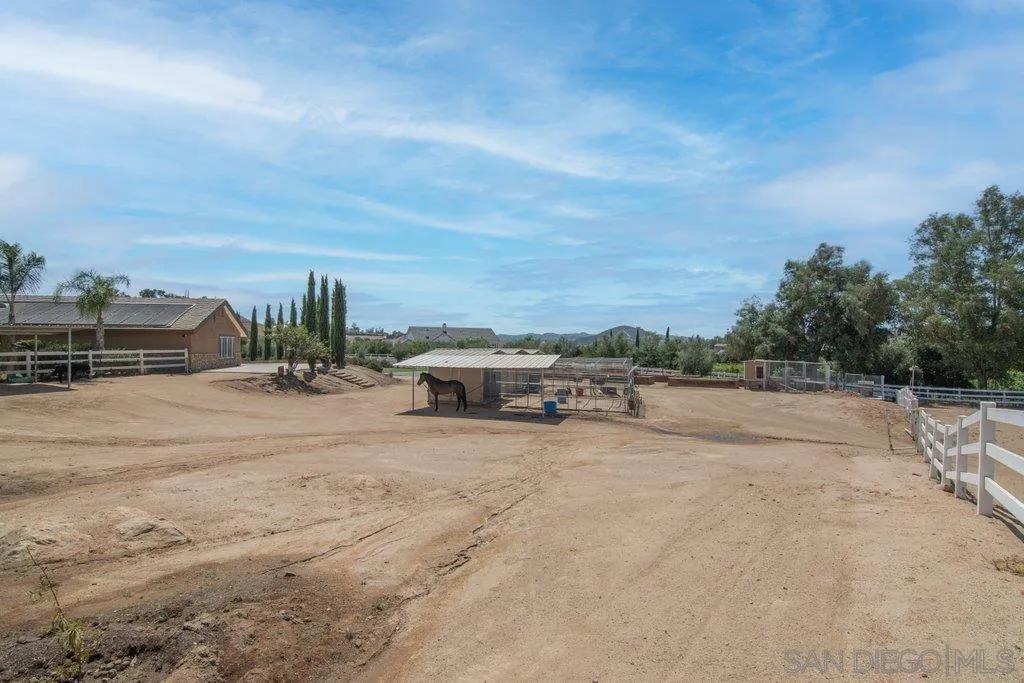 37789 Avenida La Cresta, Murrieta Ca 92562 | Detached 27