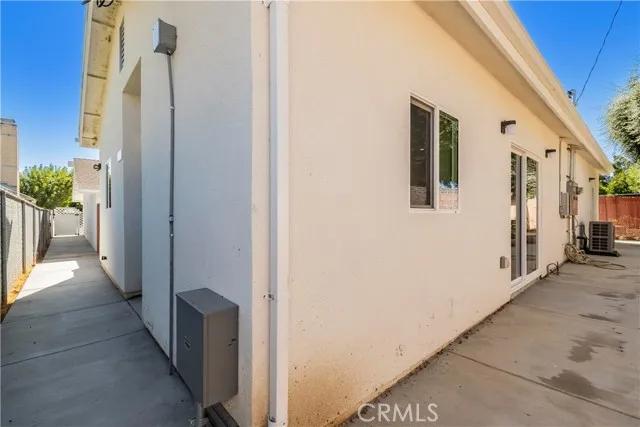 22655 Strathern Street, Canoga Park Ca 91304 | Detached 54