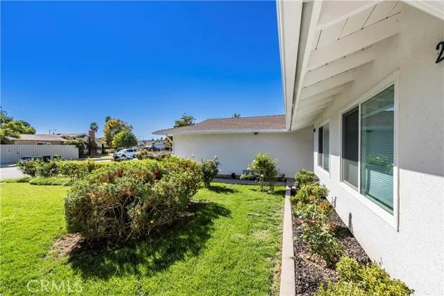 22655 Strathern Street, Canoga Park Ca 91304 | Detached 6