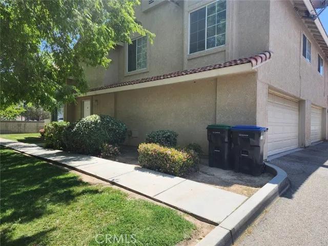 1642 Gardenia Court # A, Lancaster Ca 93535 | Apartment 4