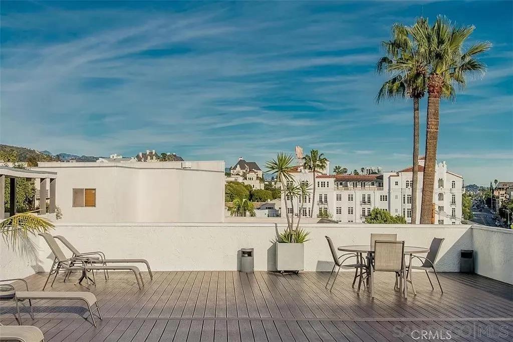 8400 De Longpre Ave # 215, West Hollywood Ca 90069 | All Other Attached 36