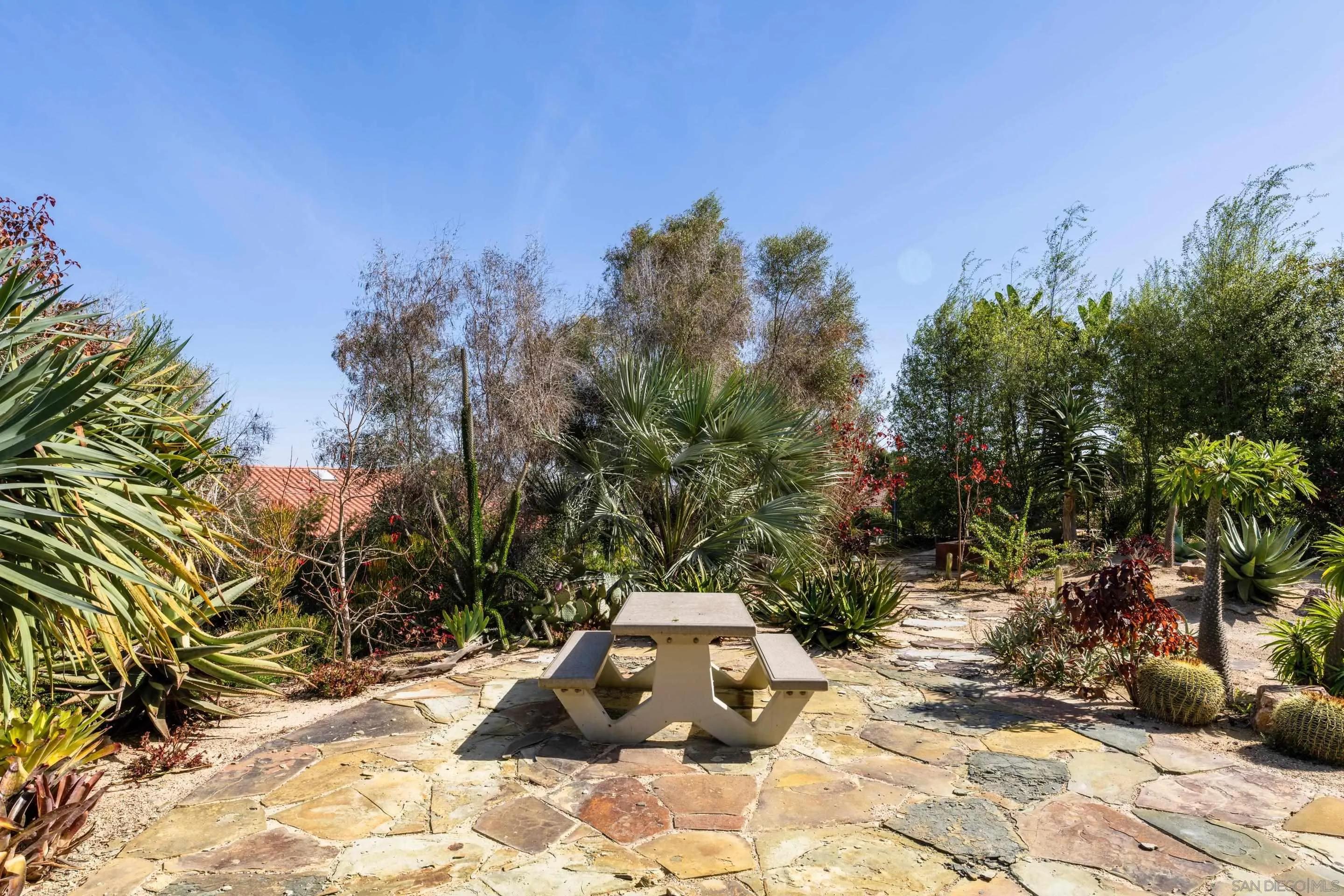 5665 Soledad Mountain Rd, La Jolla Ca 92037 | Detached 40