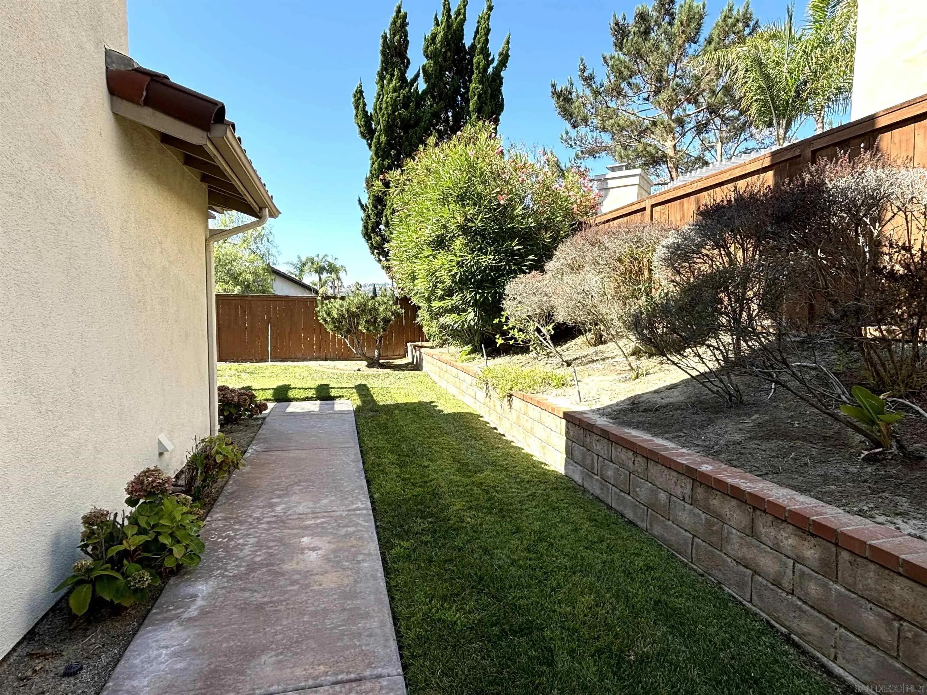 2195 Camino Robledo, Carlsbad Ca 92009 | Detached 25