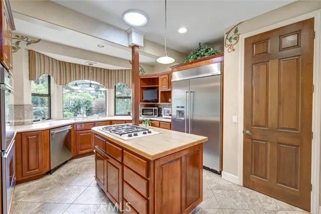 2570 Tunrif Court, Vista CA 92084 | Detached 18