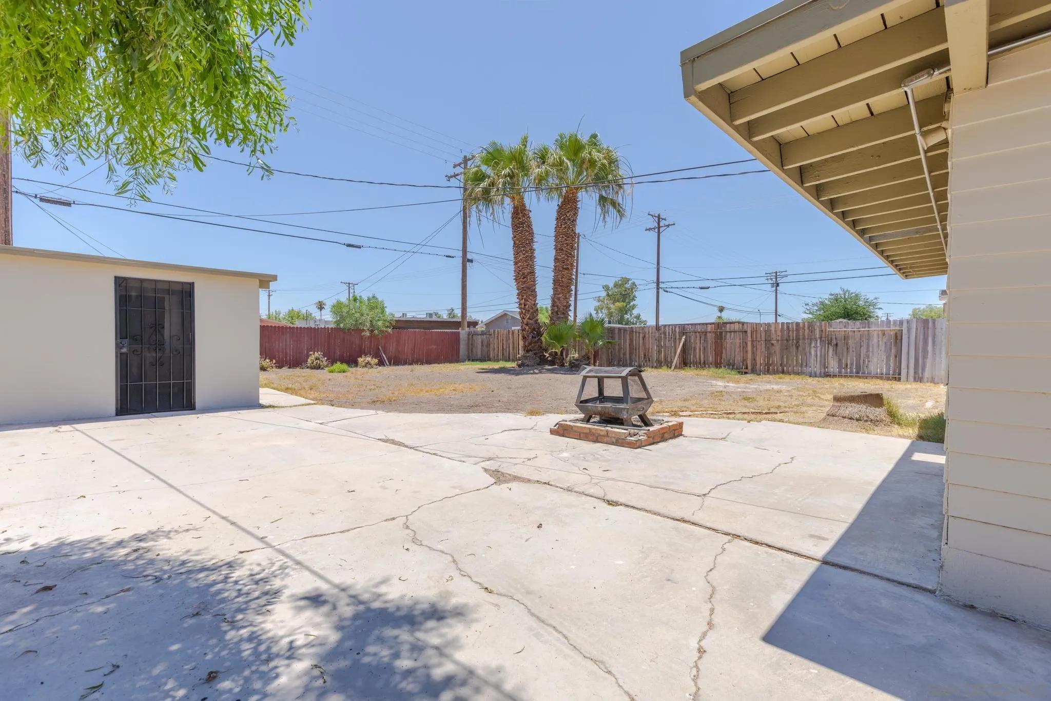 1587 Vine, El Centr Ca 92243 | Detached 33