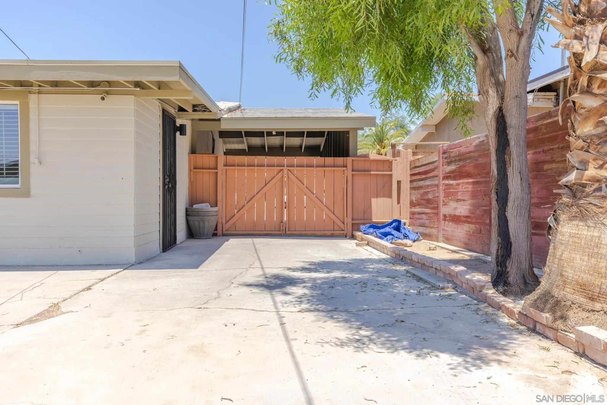 1587 Vine, El Centr Ca 92243 | Detached 27