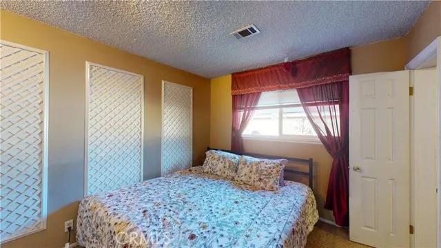 19531 Oakland Avenue, Rialto Ca 92377 | Detached 15