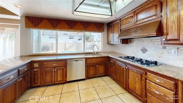 19531 Oakland Avenue, Rialto Ca 92377 | Detached 10