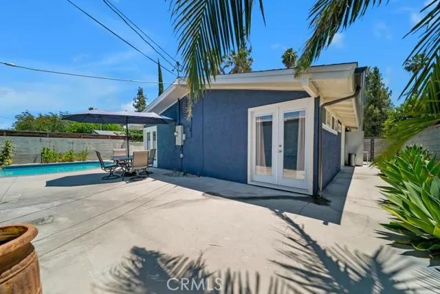 19739 Victory Boulevard, Woodland Hills Ca 91367 | Detached 24