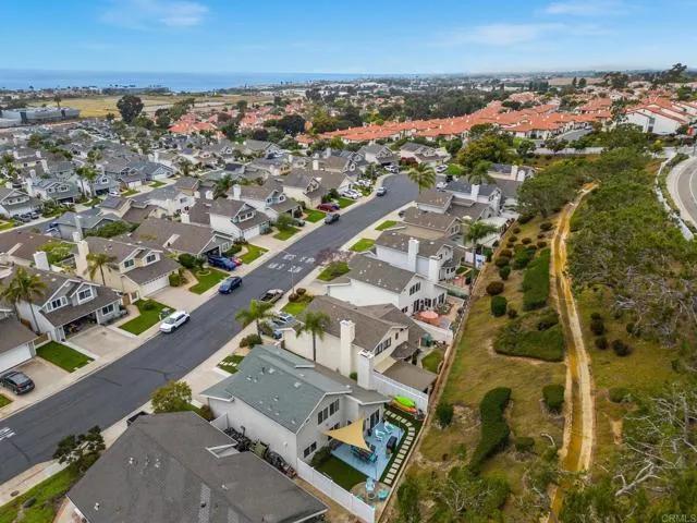 6832 Watercourse Drive, Carlsbad Ca 92011 | Detached 38