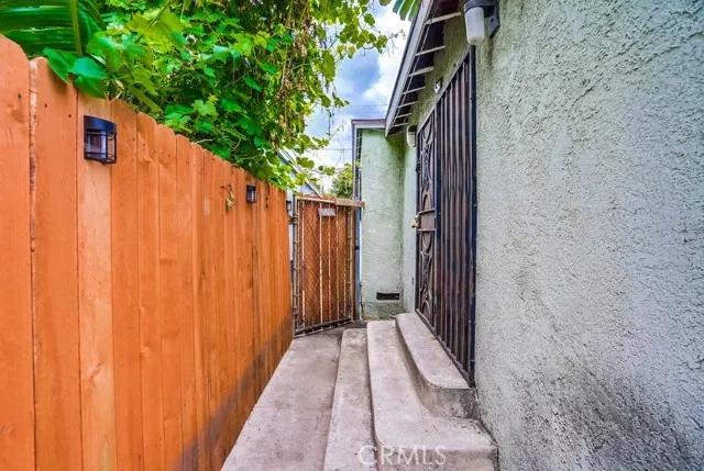 115 N Magnolia Court, Compton Ca 90220 | Detached 31