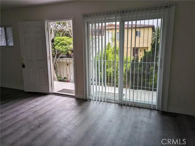 1555 Artesia Boulevard, Manhattan Beach Ca 90266 | Apartment 5