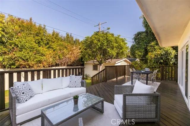 1334 N Genesee Avenue, Los Angeles Ca 90046 | Detached 31