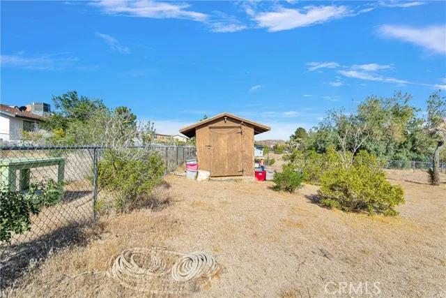 32862 Carnelian Road, Lucerne Valley Ca 92356 | Detached 31