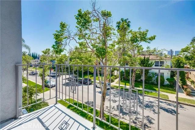 450 S Maple Drive # 203, Beverly Hills Ca 90212 | Detached 30