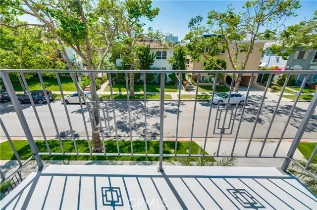 450 S Maple Drive # 203, Beverly Hills Ca 90212 | Detached 31