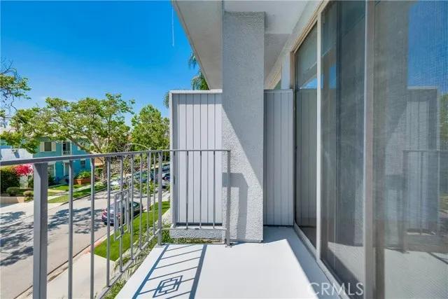 450 S Maple Drive # 203, Beverly Hills Ca 90212 | Detached 32