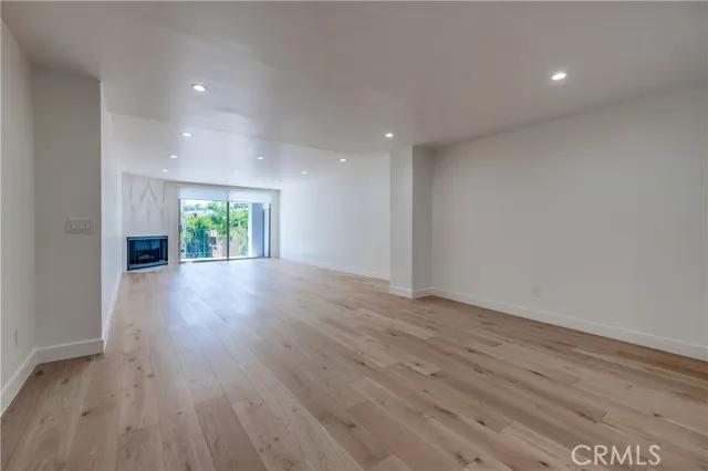 450 S Maple Drive # 203, Beverly Hills Ca 90212 | Detached 7