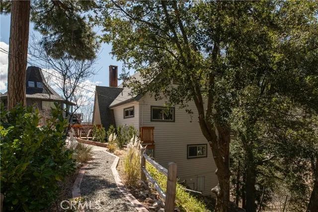 27501 Alpen Drive, Lake Arrowhead Ca 92352 | Detached 22