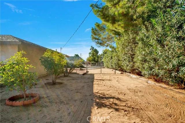 20782 Eyota Road, Apple Valley Ca 92308 | Detached 41