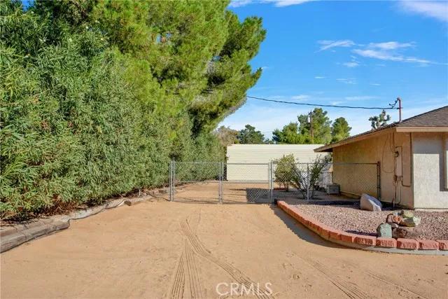 20782 Eyota Road, Apple Valley Ca 92308 | Detached 52