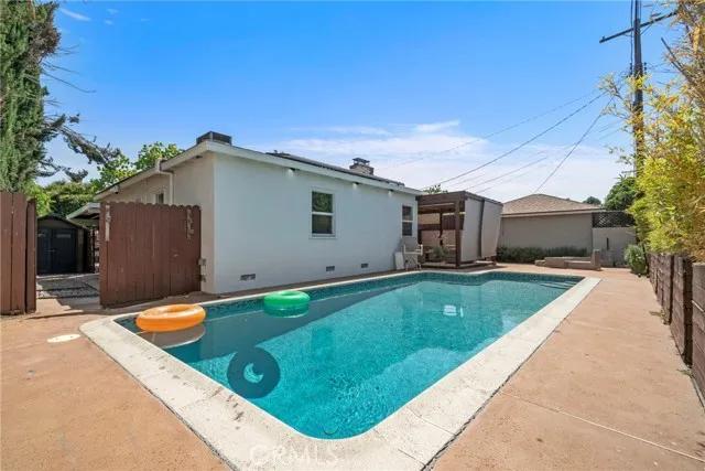 19525 Schoolcraft Street, Reseda Ca 91335 | Detached 34