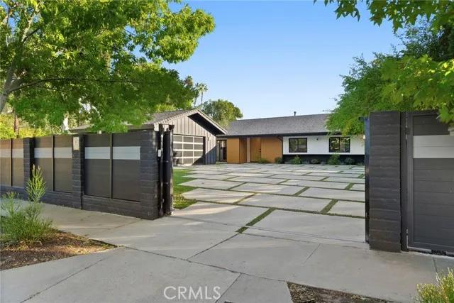 22400 Bessemer Street, Woodland Hills Ca 91367 | Detached 45