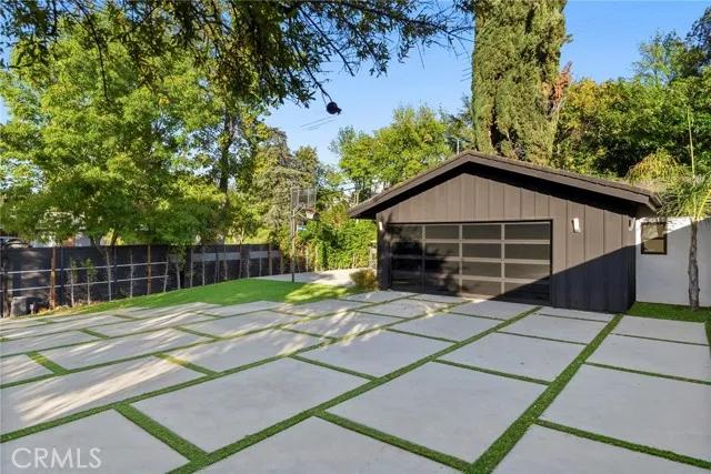 22400 Bessemer Street, Woodland Hills Ca 91367 | Detached 48