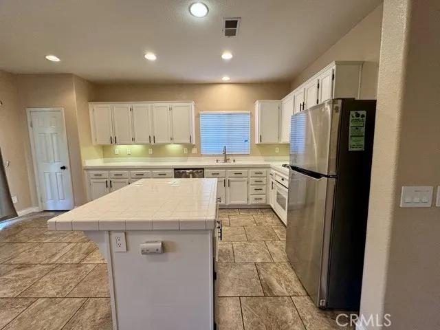 804 El Dorado Court, Lake Elsinore Ca 92530 | Detached 17